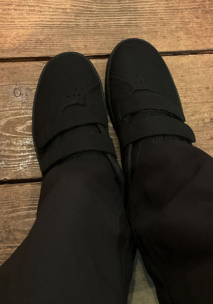 AREth アース | Model I (velcro) カラー: BLACK VEGAN SUEDE