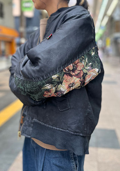 VOO ヴォー | MA-1 feat. LIF サイズ:QUEEN(M-L中間) カラー:BLACK