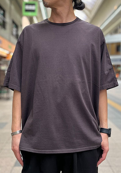 Nasngwam(ナスングワム) | ESSENTIAL TEE カラー : CHARCOAL
