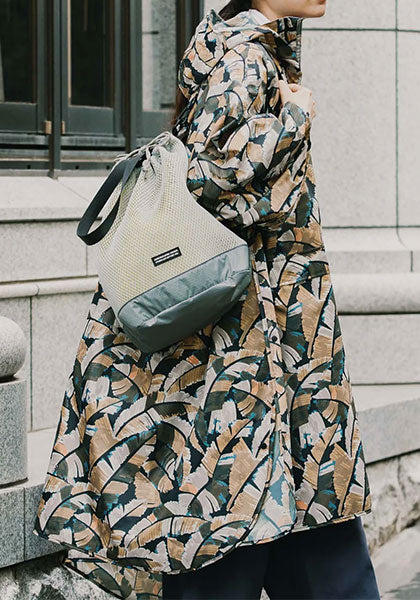 KIU レインポンチョ 2ND カラー:フォーリンリーブス