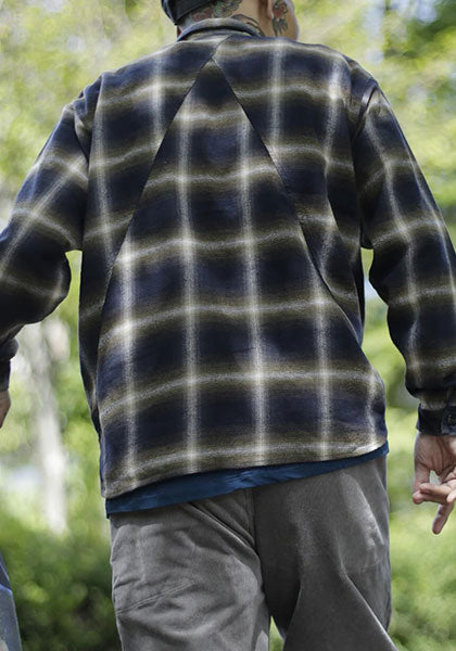 remilla ヒトエラウンドシャツ