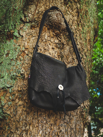 Nasngwam×EARLY MORNING ナスングワム×アーリーモーニング | DEER SKIN MESSENGER LAEGE BAG / 鹿革バッグ カラー :ブラック