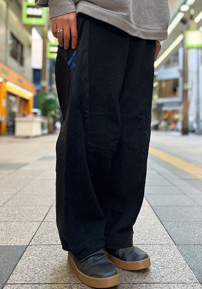 Nasngwam（ナスングワム） | TWISTED PANTS カラー:BLACK