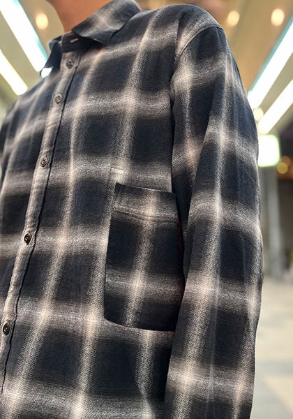 remilla ヒトエラウンドシャツ