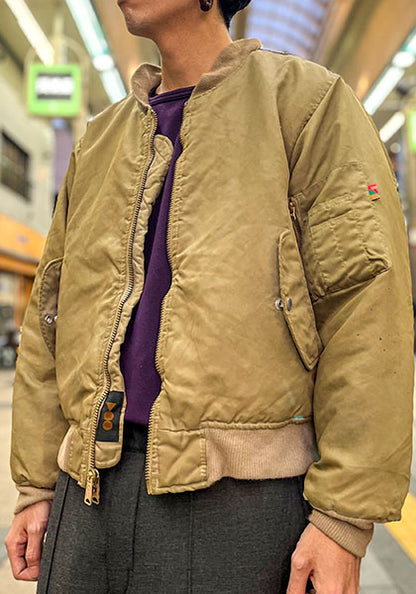 VOO ヴォー | MA-1 feat. LIF サイズ：QUEEN(M-L中間) カラー：CAMEL