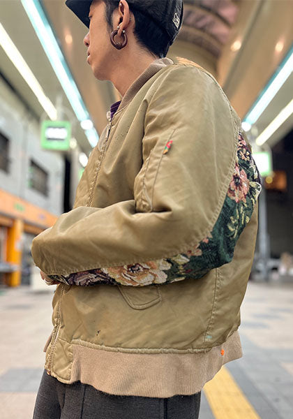 VOO ヴォー | MA-1 feat. LIF サイズ：KING(L-XL中間) カラー：CAMEL