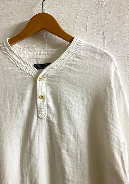 Nasngwam.（ナスングワム）| VAGRANT SHIRTS カラー:WHITE