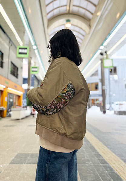 VOO ヴォー | MA-1 feat. LIF サイズ：QUEEN(M-L中間) カラー：CAMEL