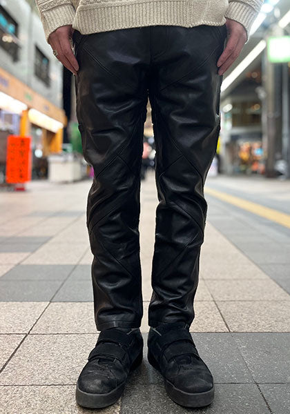 Nasngwam | HIDE ZIP LEATHER PANTS / Leather pants Color: Black