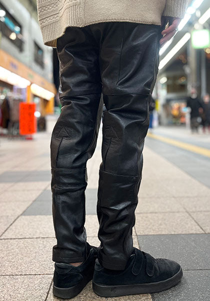 Nasngwam | HIDE ZIP LEATHER PANTS / Leather pants Color: Black