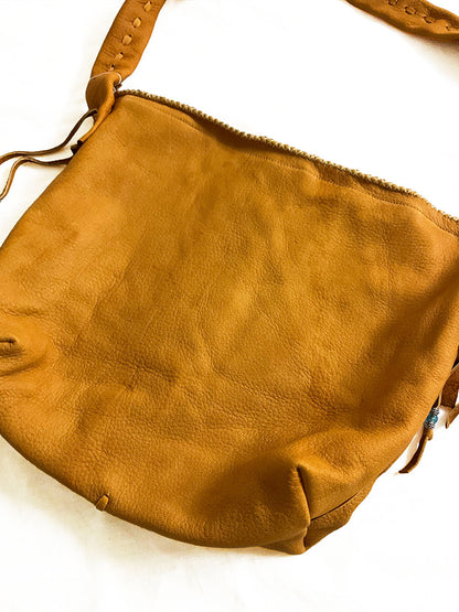 Nasngwam×EARLY MORNING ナスングワム×アーリーモーニング | DEER SKIN MESSENGER LAEGE BAG / 鹿革バッグ カラー :キャメル