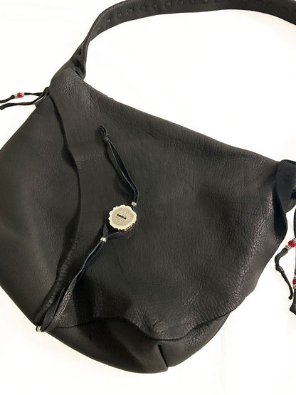 Nasngwam×EARLY MORNING ナスングワム×アーリーモーニング | DEER SKIN MESSENGER LAEGE BAG / 鹿革バッグ カラー :ブラック