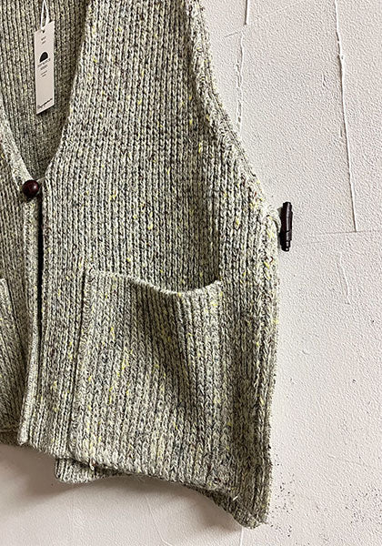 Nasngwam.(ナスングワム) | GRAIN VEST カラー:SAGE GREEN