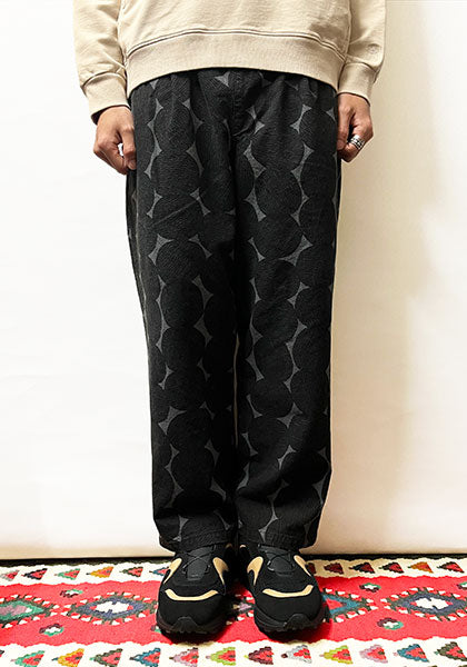 VOO ヴォー | FUNNY CIRCLE EZ SLACKS カラー:SUMI BLACK