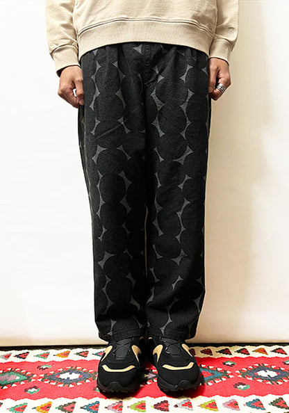 VOO ヴォー | FUNNY CIRCLE EZ SLACKS カラー:SUMI BLACK