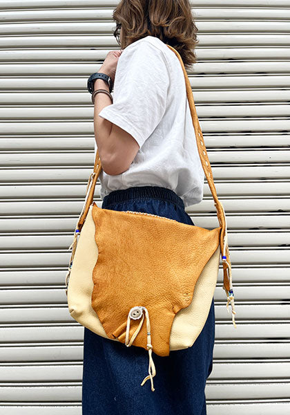 Nasngwam×EARLY MORNING ナスングワム×アーリーモーニング | DEER SKIN MESSENGER BAG / 鹿革バッグ カラー : キャメル