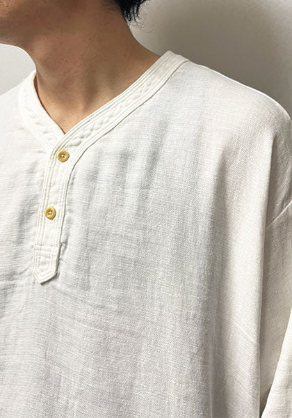 Nasngwam.（ナスングワム）| VAGRANT SHIRTS カラー:WHITE