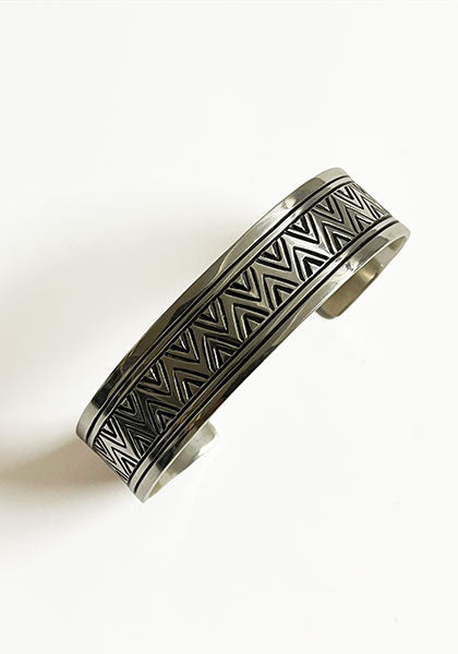 Indian Jewelry (インディアン ジュエリー) ナバホ スタンプワークバングル Wylie Secatero ワイリー・セカテロ