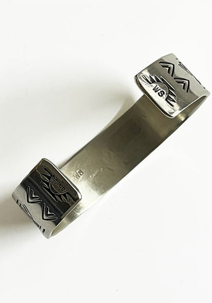 Indian Jewelry (インディアン ジュエリー) ナバホ スタンプワークバングル Wylie Secatero ワイリー・セカテロ