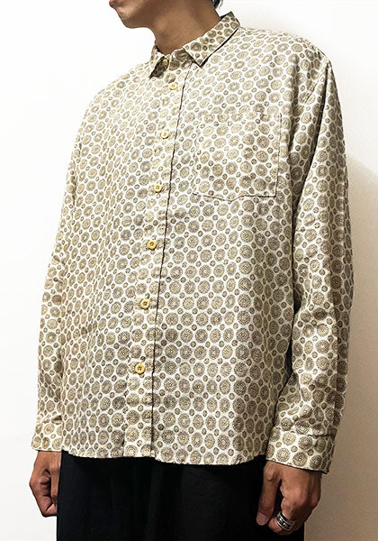 Nasngwam.（ナスングワム） | CREST SHIRTS カラー:WHITE