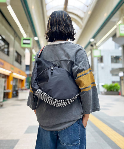 ALDIES アールディーズ | Banana Shoulder Bag カラー:ブラック