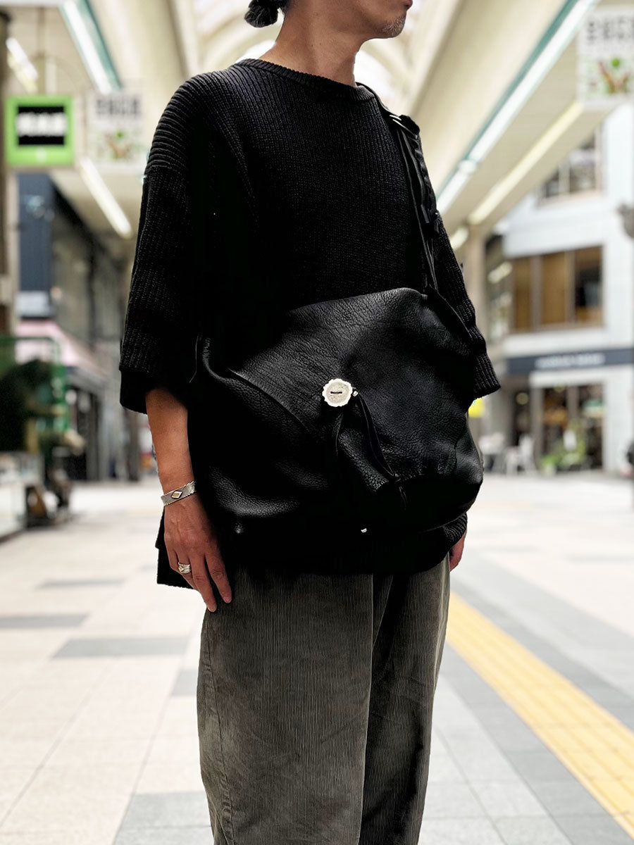 Nasngwam×EARLY MORNING ナスングワム×アーリーモーニング | DEER SKIN MESSENGER LAEGE BAG / 鹿革バッグ カラー :ブラック