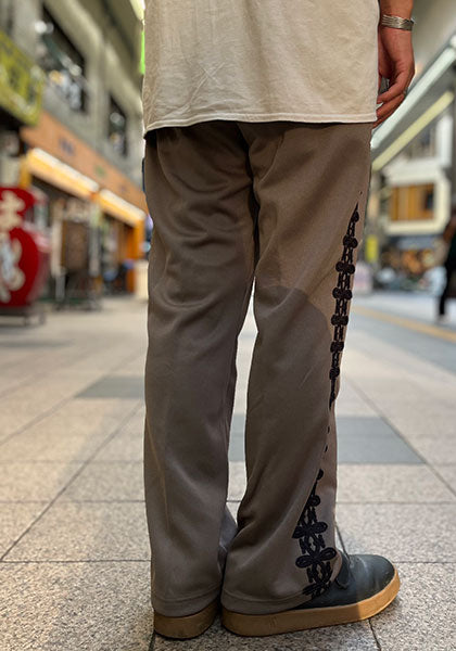 Nasngwam（ナスングワム） | KINGSTON PANTS / ジャージ TRACK PANTS カラー：グレージュ