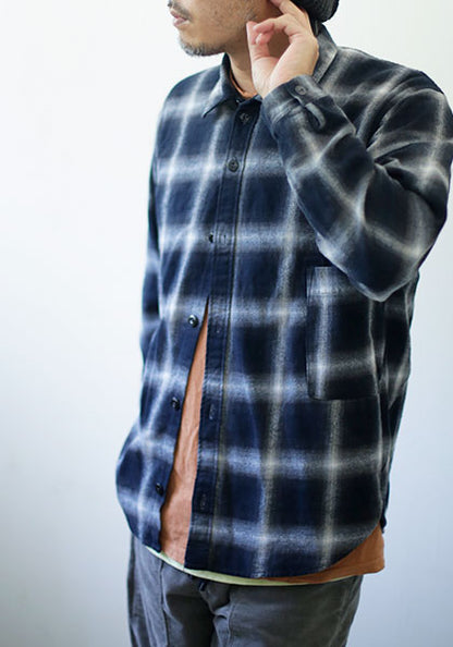 remilla ヒトエラウンドシャツ