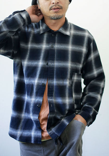 remilla ヒトエラウンドシャツ