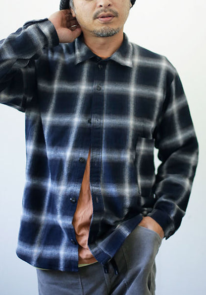 remilla ヒトエラウンドシャツ