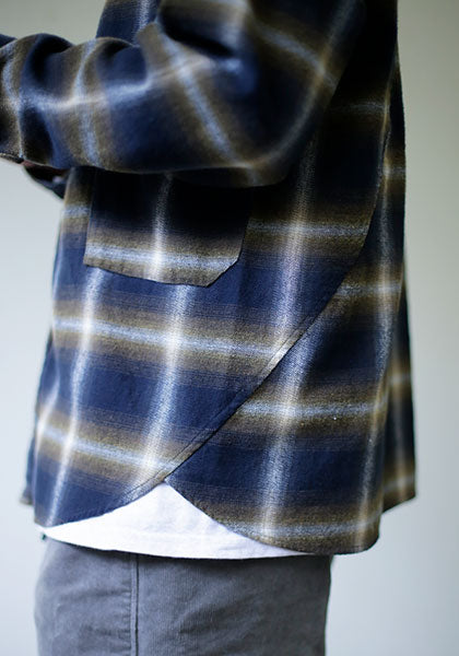 remilla ヒトエラウンドシャツ