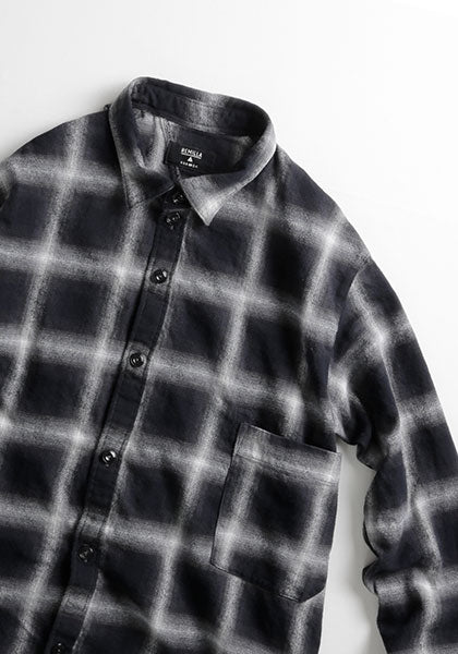 remilla ヒトエラウンドシャツ