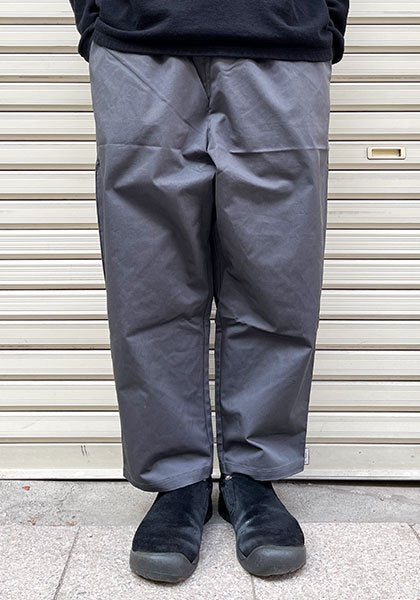 VOIRY | SUNDAY PANTS BACK SATIN Color: CHARCOAL GRAY