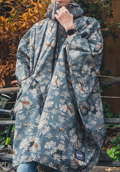 KIU レインポンチョ 2ND カラー：サファリアニマル