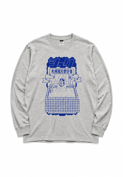 SEEKのESOWコラボ札幌風呂愛好會ロングスリーブTシャツ、アッシュグレー地に青いグラフィックプリント